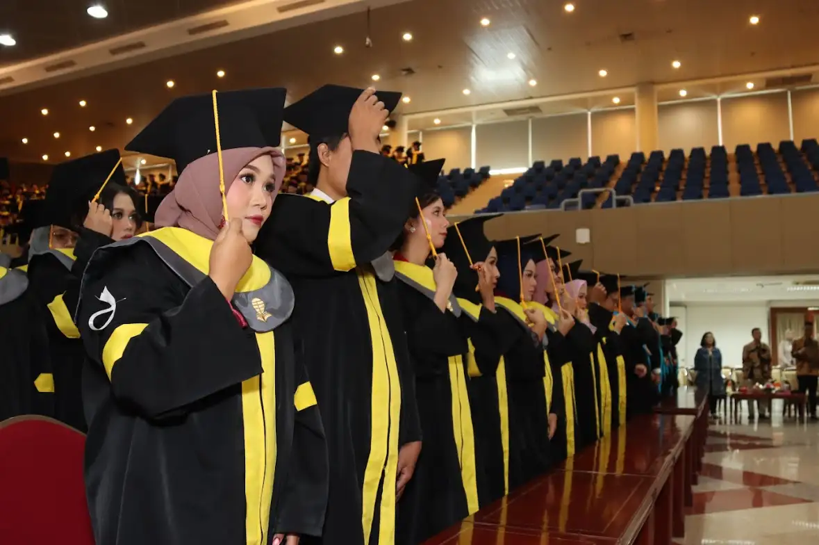 75% Mahasiswa UT Sudah Bekerja Sebelum Lulus: Kuliah Fleksibel, Sukses di Depan Mata! 